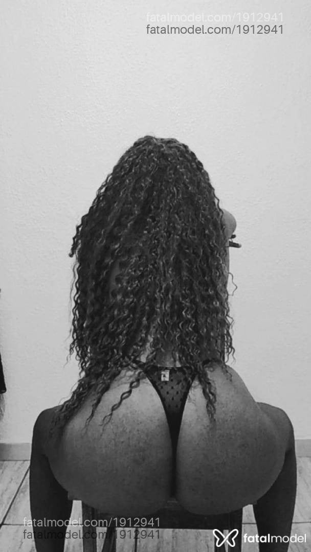 Acompanhante mulher com cabelo castanho de olhos pretos em Cabo Frio - VICK