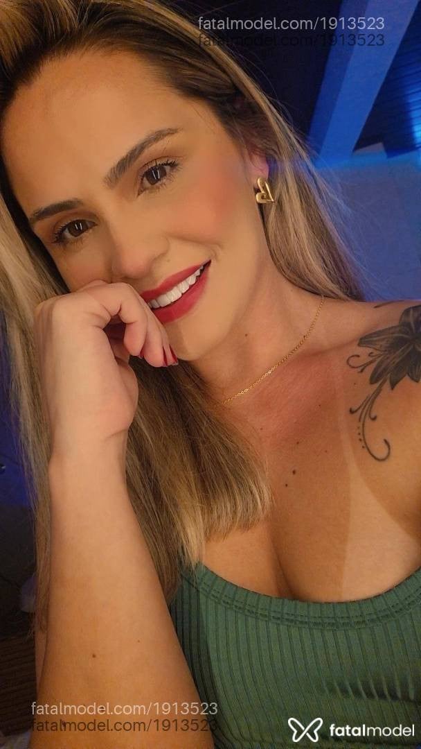 Acompanhante mulher loira (o) de olhos castanhos - Giovanna Weber