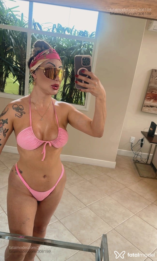 Acompanhante mulher trans loira (o) de olhos castanhos em Porto Alegre - Raphaela Pornostar