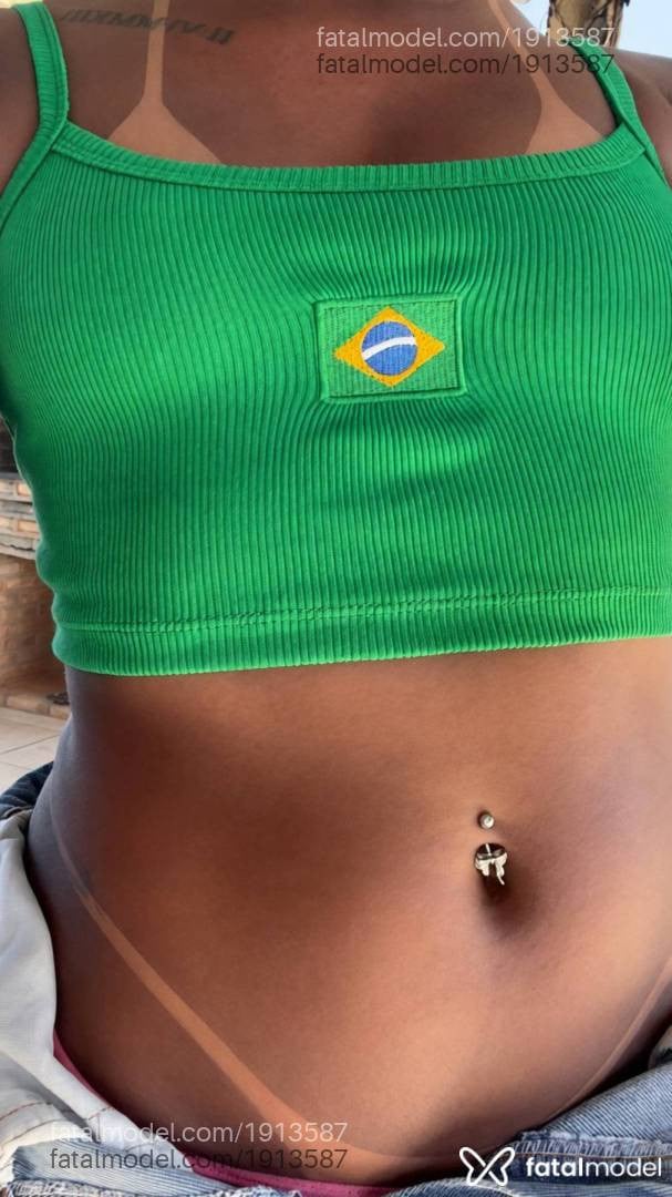 Acompanhante mulher morena (o) de olhos castanhos - Lua Menezes Acompanhante mulher morena (o) de olhos castanhos - Lua Menezes