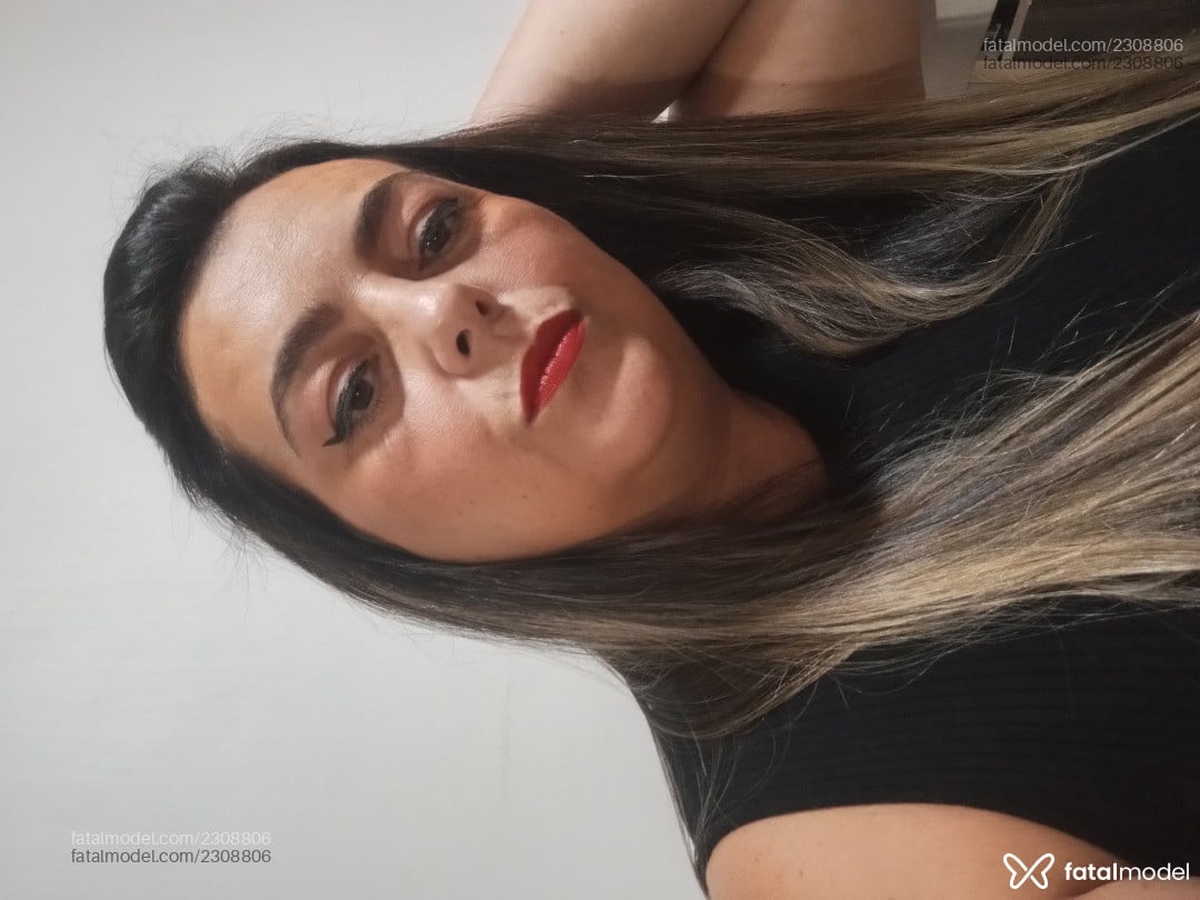 Acompanhante mulher com cabelo castanho de olhos castanhos - Bruna Acompanhante mulher com cabelo castanho de olhos castanhos - Bruna