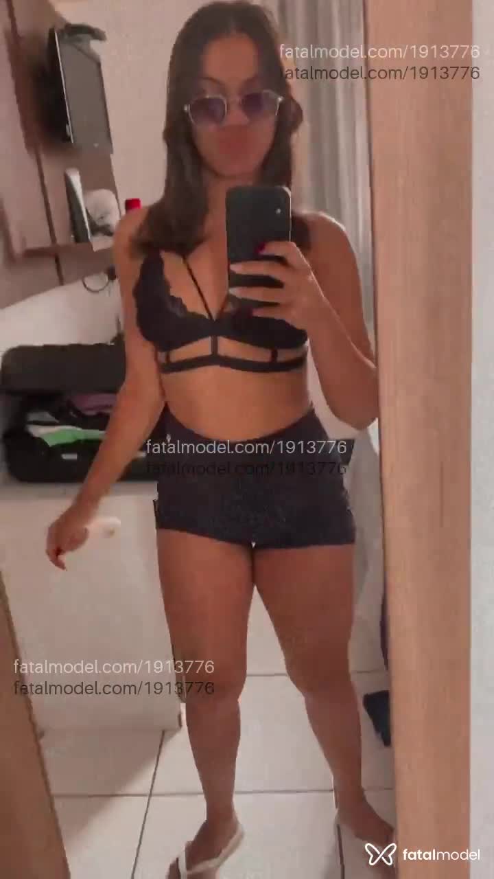 Acompanhante mulher com cabelo castanho de olhos pretos em Rio do Sul - Valentina Ferraz
