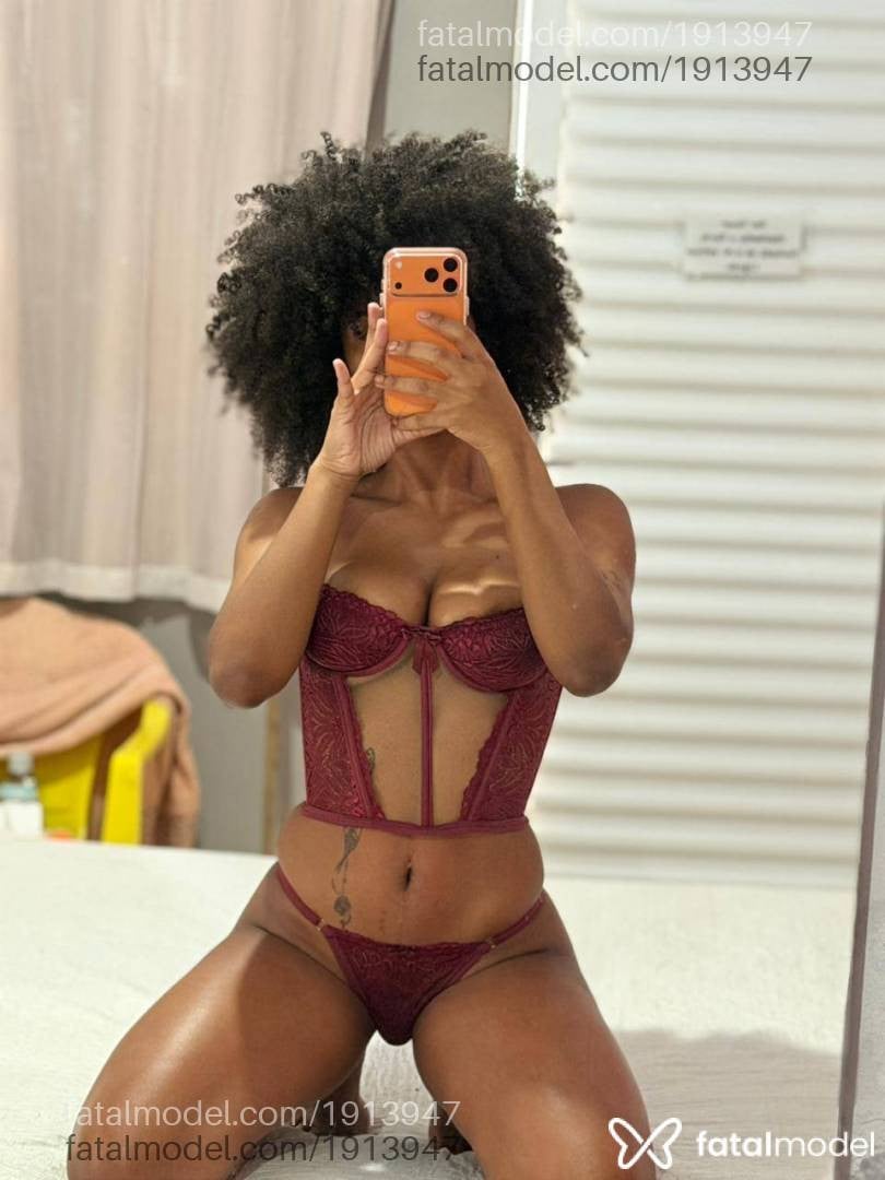 Acompanhante mulher morena (o) de olhos castanhos - Ayla Belucci