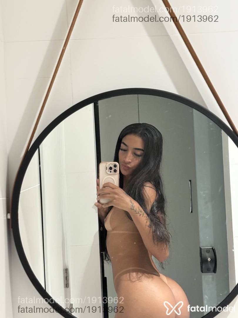 Acompanhante mulher com cabelo castanho de olhos castanhos - Priscila