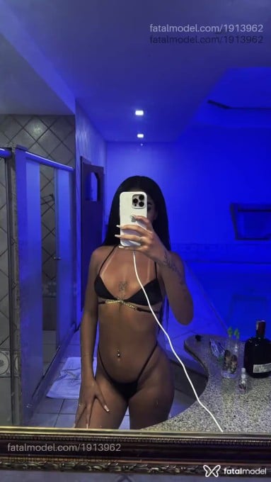 Acompanhante mulher com cabelo castanho de olhos castanhos - Priscila Acompanhante mulher com cabelo castanho de olhos castanhos - Priscila