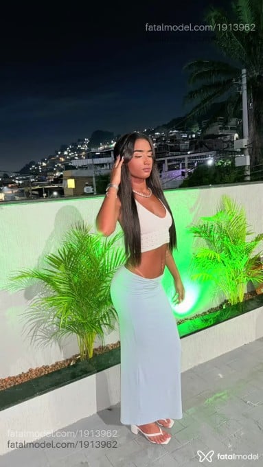Acompanhante mulher com cabelo castanho de olhos castanhos - Priscila Acompanhante mulher com cabelo castanho de olhos castanhos - Priscila