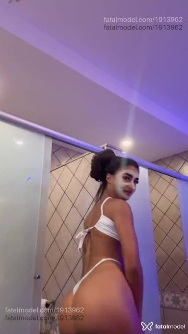 Acompanhante mulher com cabelo castanho de olhos castanhos - Priscila Acompanhante mulher com cabelo castanho de olhos castanhos - Priscila