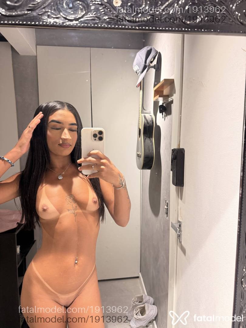 Acompanhante mulher com cabelo castanho de olhos castanhos - Priscila