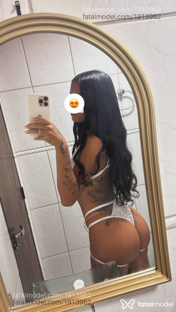 Acompanhante mulher com cabelo castanho de olhos castanhos - Priscila