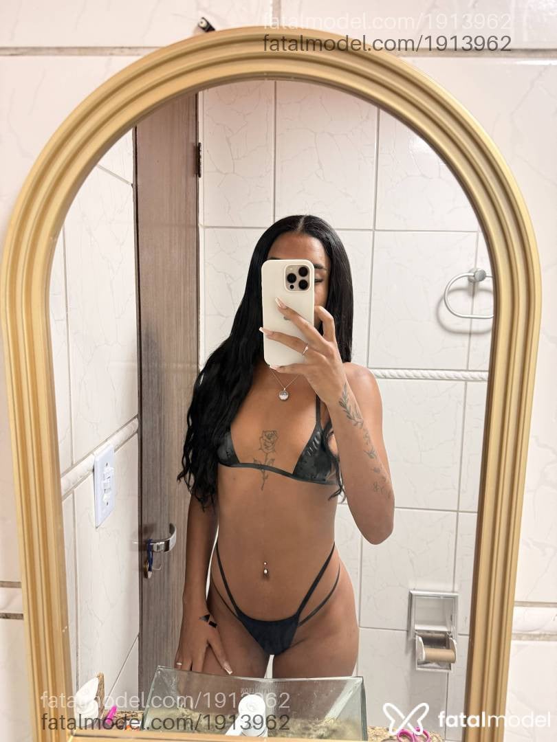 Acompanhante mulher com cabelo castanho de olhos castanhos - Priscila