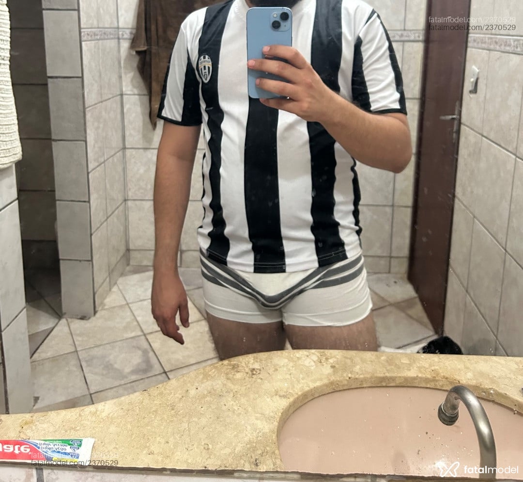 Acompanhante homem com cabelo castanho de olhos verdes em Palmas Acompanhante homem com cabelo castanho de olhos verdes em Palmas - Leandro