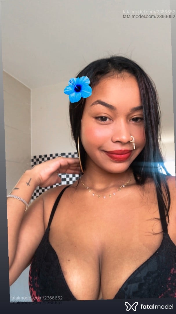 Acompanhante mulher morena (o) de olhos mel em Sorriso Acompanhante mulher morena (o) de olhos mel em Sorriso - Lua Ho