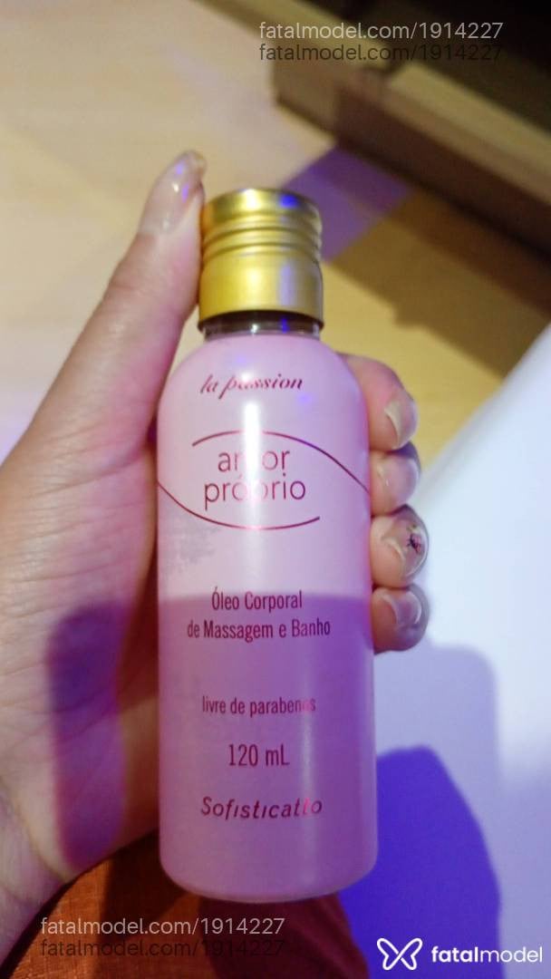 Acompanhante mulher com cabelo castanho de olhos castanhos - Melissa