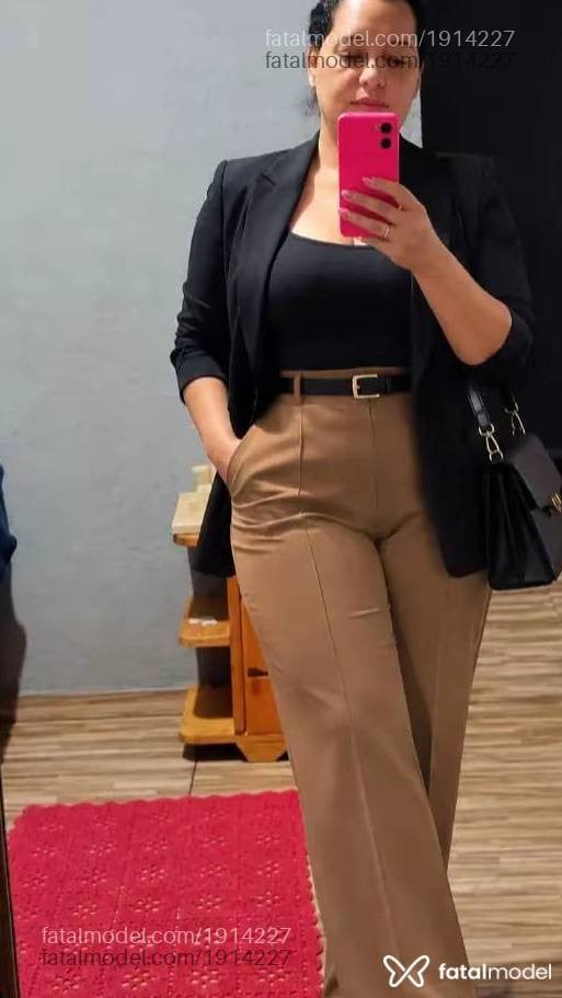 Acompanhante mulher com cabelo castanho de olhos castanhos - Melissa
