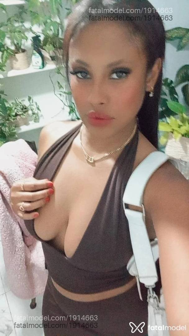 Acompanhante mulher com cabelo castanho de olhos castanhos - Jade