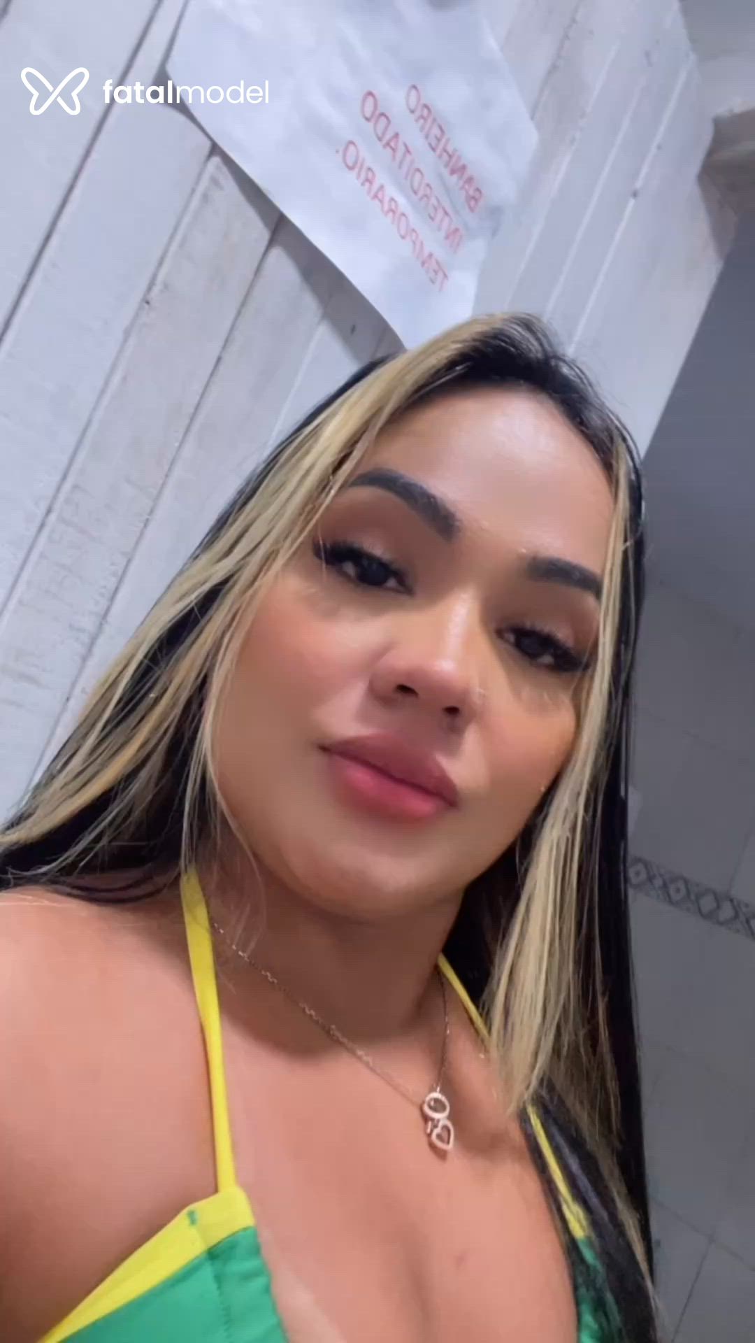 Acompanhante mulher morena (o) de olhos pretos - Moana Andrade Acompanhante mulher morena (o) de olhos pretos - Moana Andrade