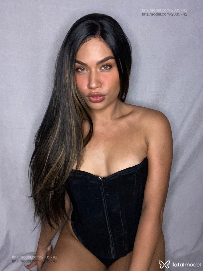 Acompanhante mulher morena (o) de olhos mel em Cuiabá - Vitória