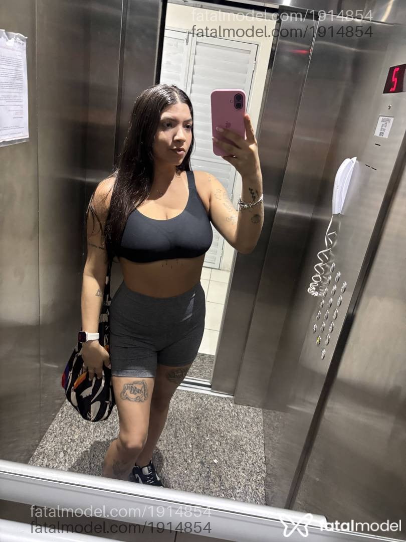 Acompanhante mulher morena (o) de olhos pretos - Brenda Santos Acompanhante mulher morena (o) de olhos pretos - Brenda Santos