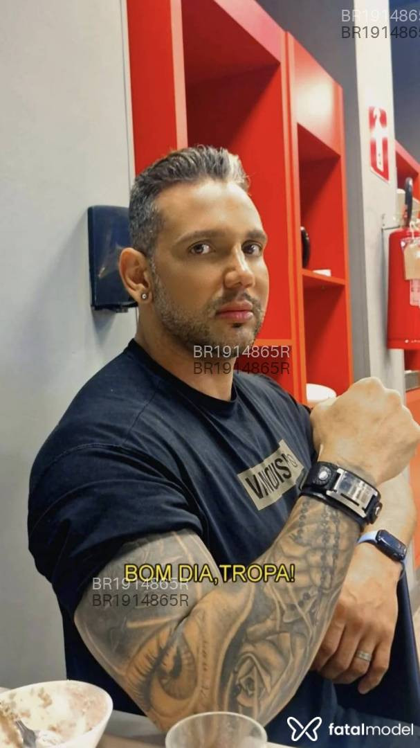 Acompanhante homem com cabelo castanho de olhos castanhos em Rio de Janeiro - Felipe Ferreira