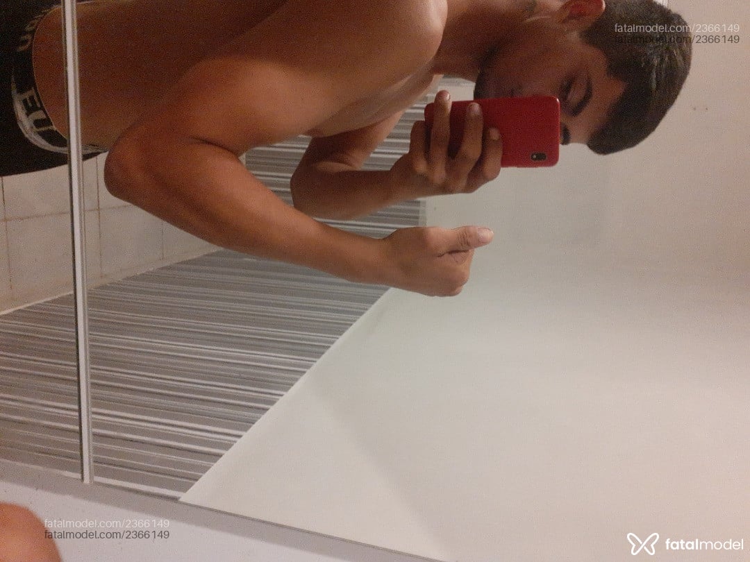 Acompanhante homem com cabelo castanho de olhos castanhos em Balneário Camboriú - Playboysz