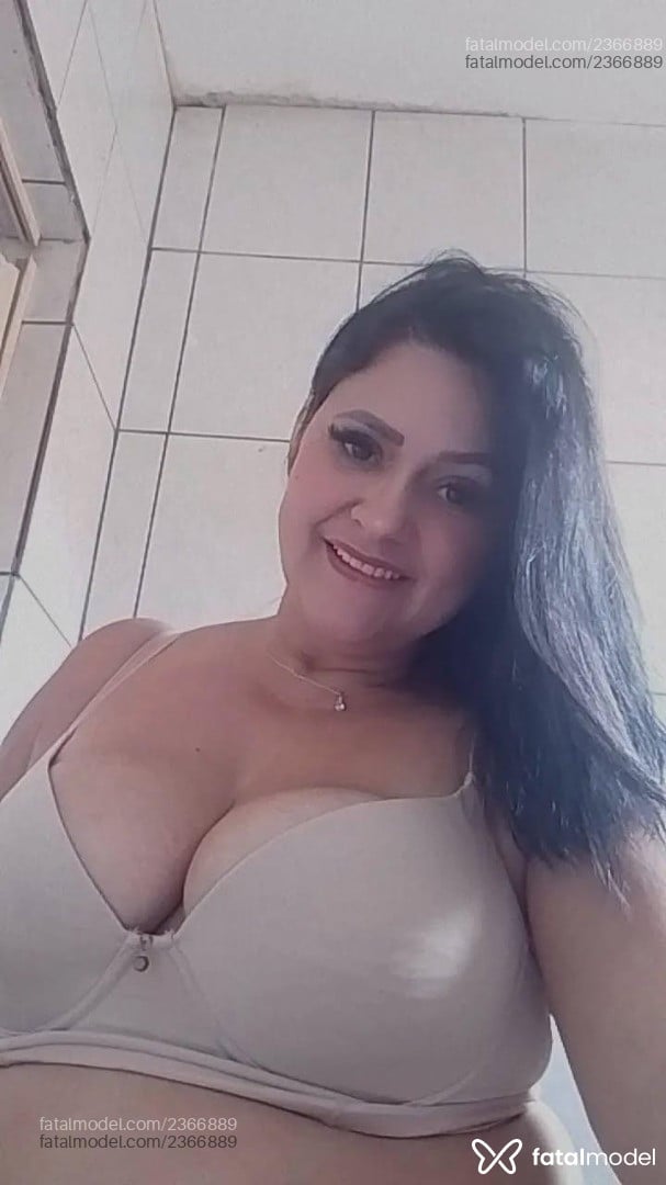 Acompanhante mulher morena (o) de olhos castanhos em Ipeúna - Lucinéia