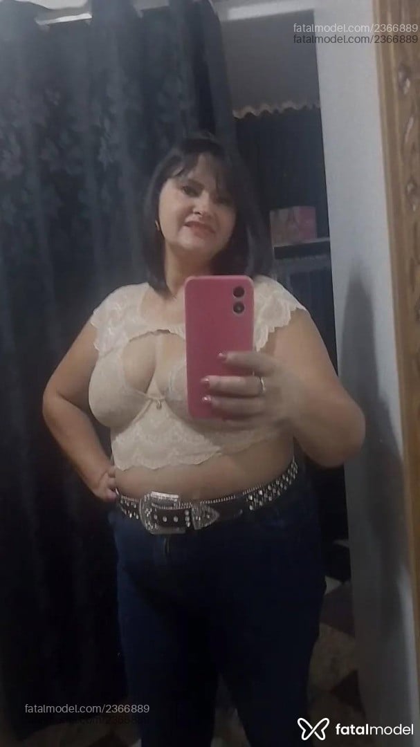 Acompanhante mulher morena (o) de olhos castanhos em Ipeúna - Lucinéia