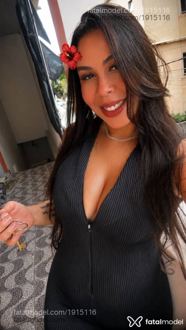 Acompanhante mulher morena (o) de olhos castanhos - Sophia