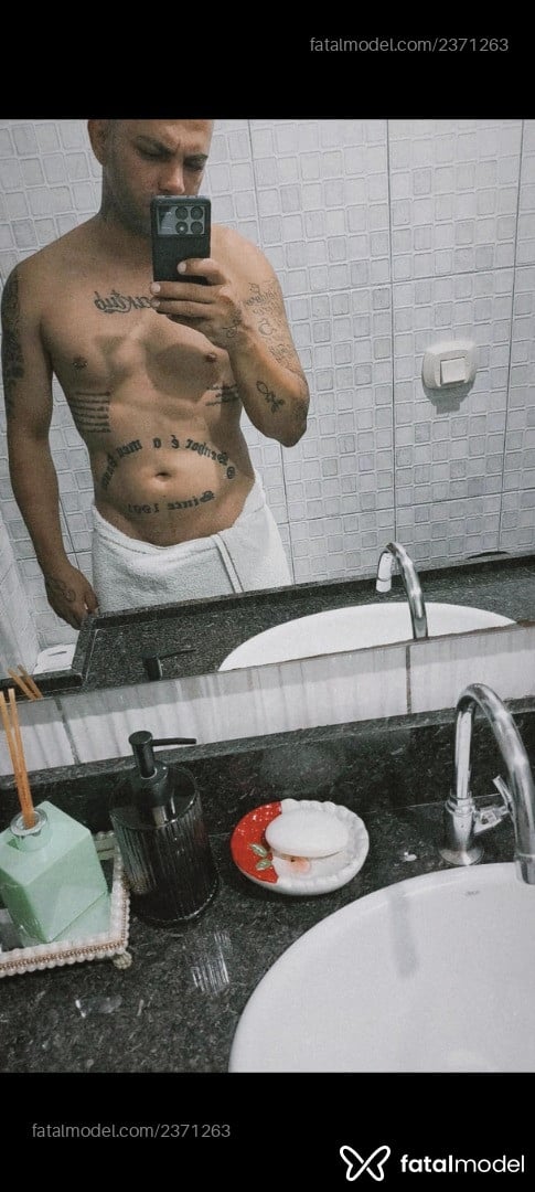 Acompanhante homem morena (o) de olhos pretos em Navegantes - Morenotatuado