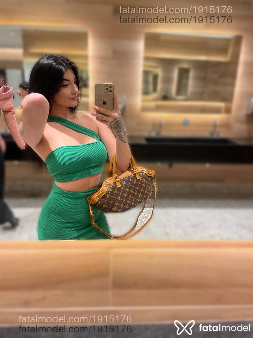 Acompanhante mulher com cabelo castanho de olhos castanhos - Serena Leclair