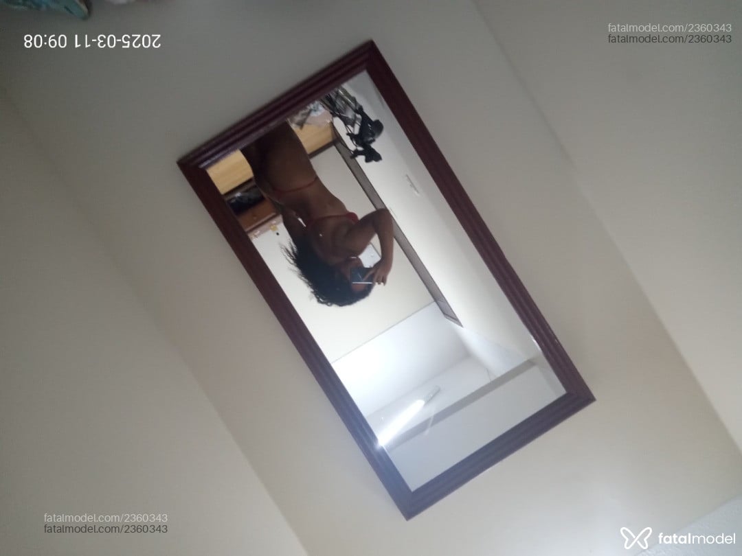Acompanhante mulher com cabelo castanho de olhos pretos em Balneário Camboriú Acompanhante mulher com cabelo castanho de olhos pretos em Balneário Camboriú - Rafinha
