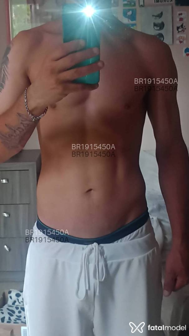 Acompanhante homem com cabelo castanho de olhos azuis em Porto Alegre - Leonardo