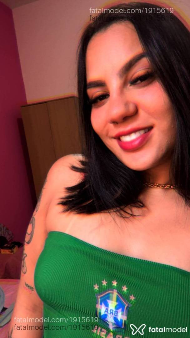 Acompanhante mulher morena (o) de olhos castanhos em Araxá - Carol