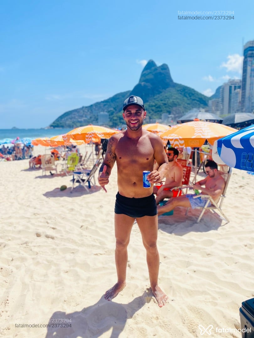 Acompanhante homem morena (o) de olhos mel em Rio de Janeiro Acompanhante homem morena (o) de olhos mel em Rio de Janeiro - Lippe