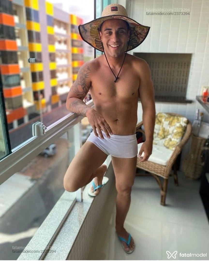 Acompanhante homem morena (o) de olhos mel em Rio de Janeiro Acompanhante homem morena (o) de olhos mel em Rio de Janeiro - Lippe