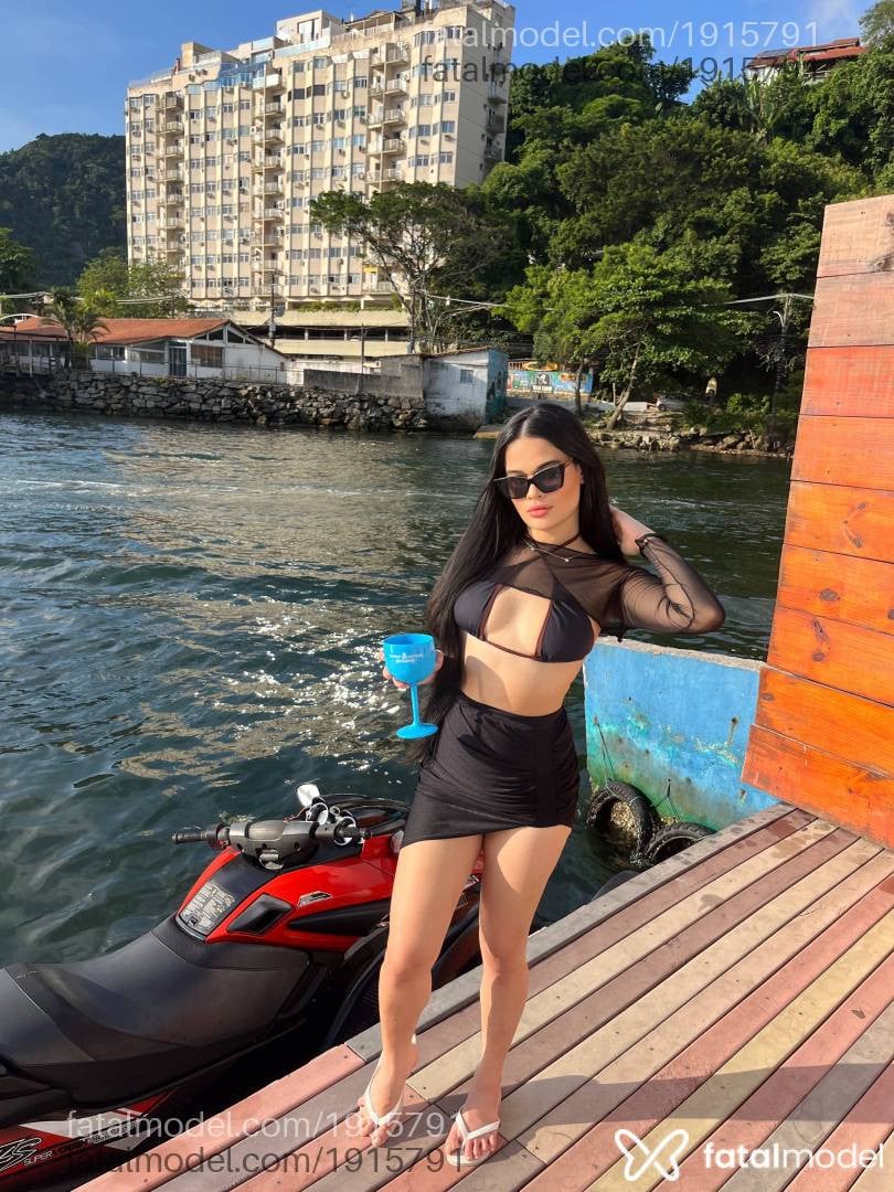 Acompanhante mulher morena (o) de olhos castanhos em Balneário Camboriú - Nina Bianchi