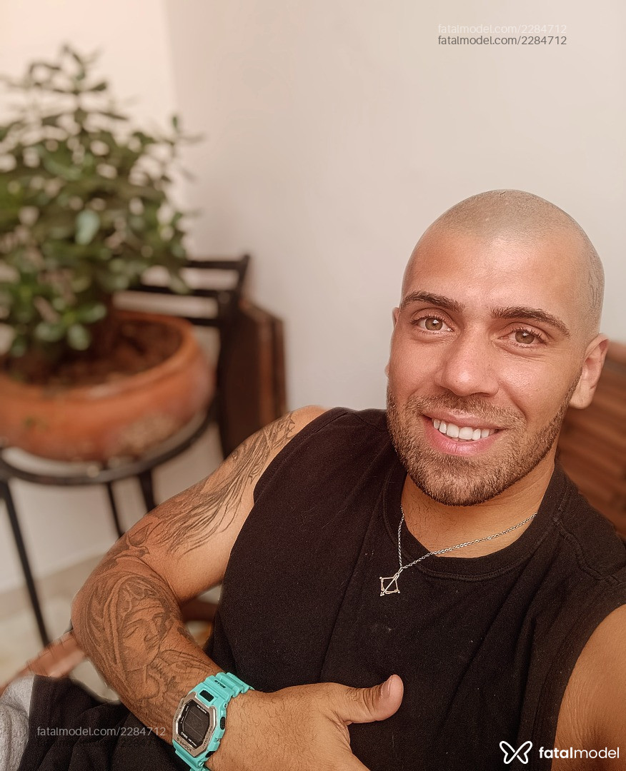 Acompanhante homem sem cabelo de olhos verdes em São Paulo - Victor Hugo