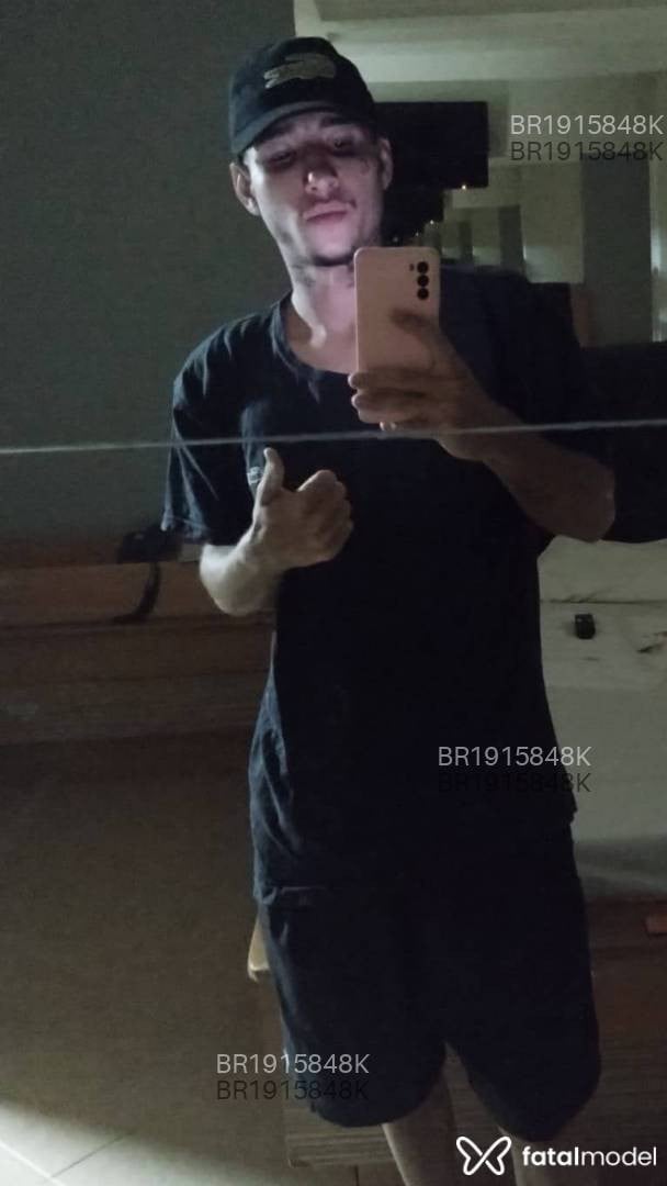 Acompanhante homem com cabelo castanho de olhos castanhos em Vila Velha - Platinado