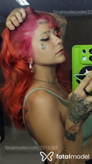 Acompanhante mulher com cabelo colorido de olhos castanhos em Sapiranga - Francis