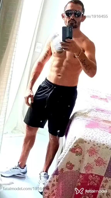 Acompanhante homem morena (o) de olhos castanhos em Arapongas Acompanhante homem morena (o) de olhos castanhos em Arapongas - Leonardo