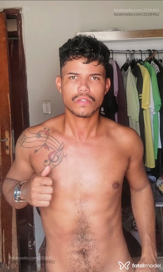 Acompanhante homem com cabelo castanho de olhos pretos em Uberlândia - Jackson