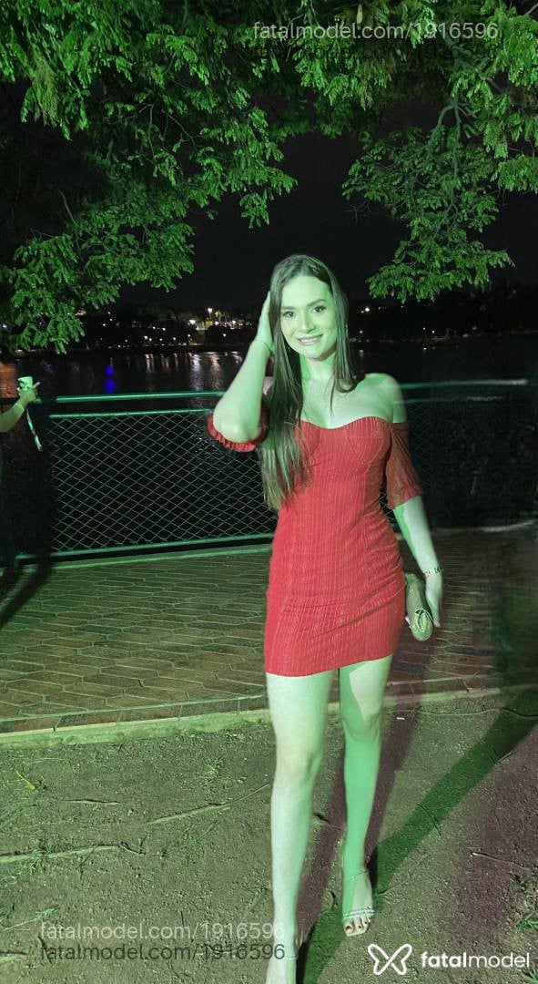 Acompanhante mulher trans com cabelo castanho de olhos castanhos em Belo Horizonte - Luiza
