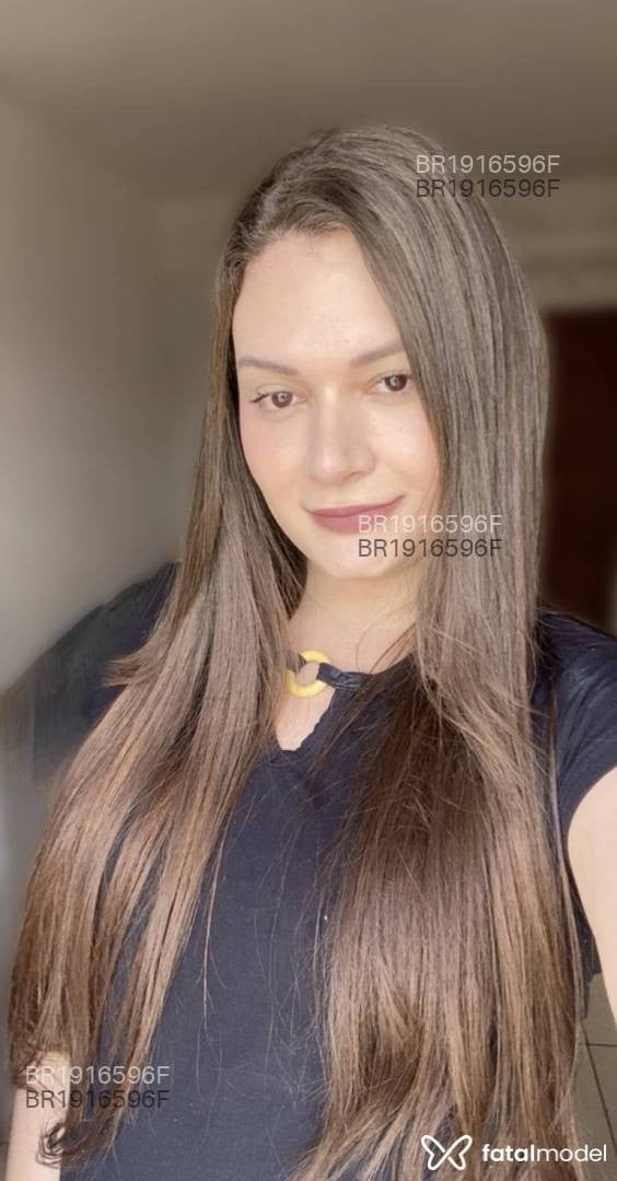 Acompanhante mulher trans com cabelo castanho de olhos castanhos em Belo Horizonte - Luiza