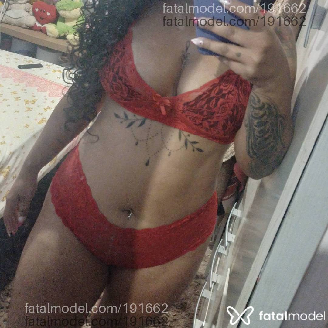 Acompanhante mulher com cabelo castanho de olhos castanhos em Araxá - Allana Ferraz