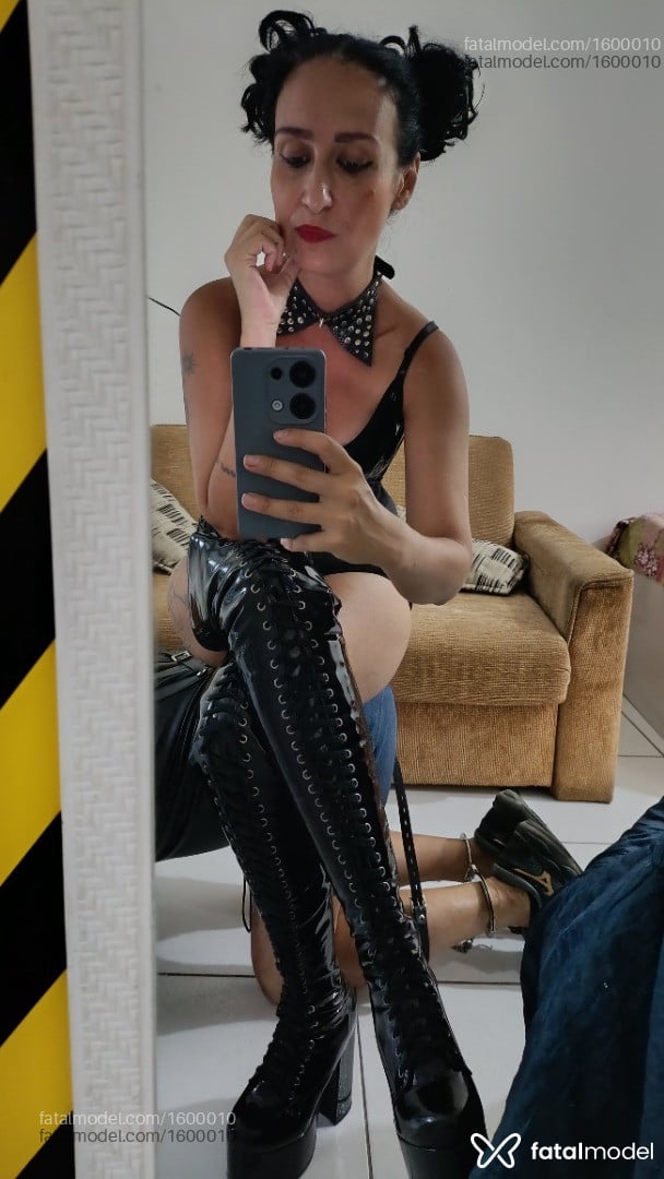 Acompanhante mulher morena (o) de olhos mel em Virtual - SingleMaldicta