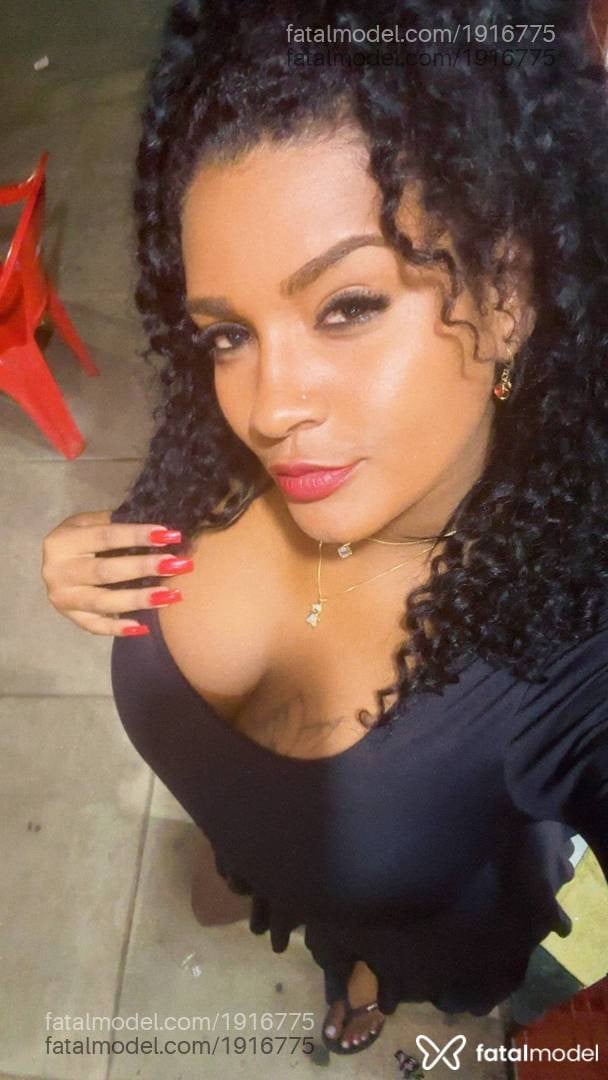 Acompanhante mulher morena (o) de olhos pretos - Miia Lisboa