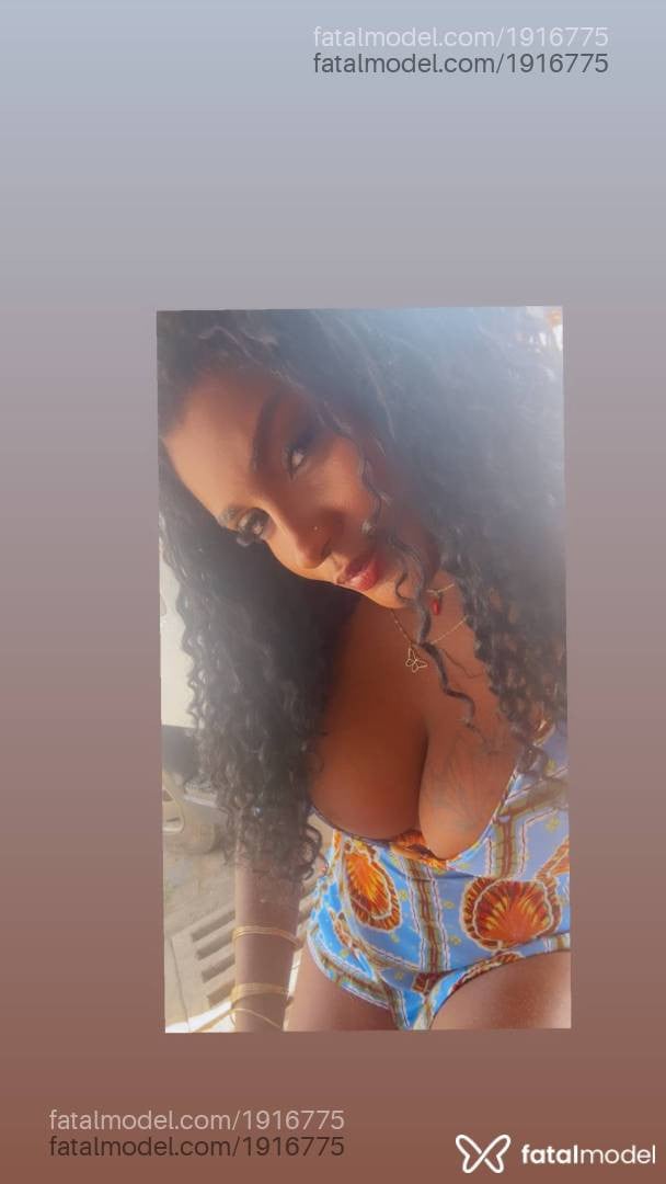 Acompanhante mulher morena (o) de olhos pretos - Miia Lisboa
