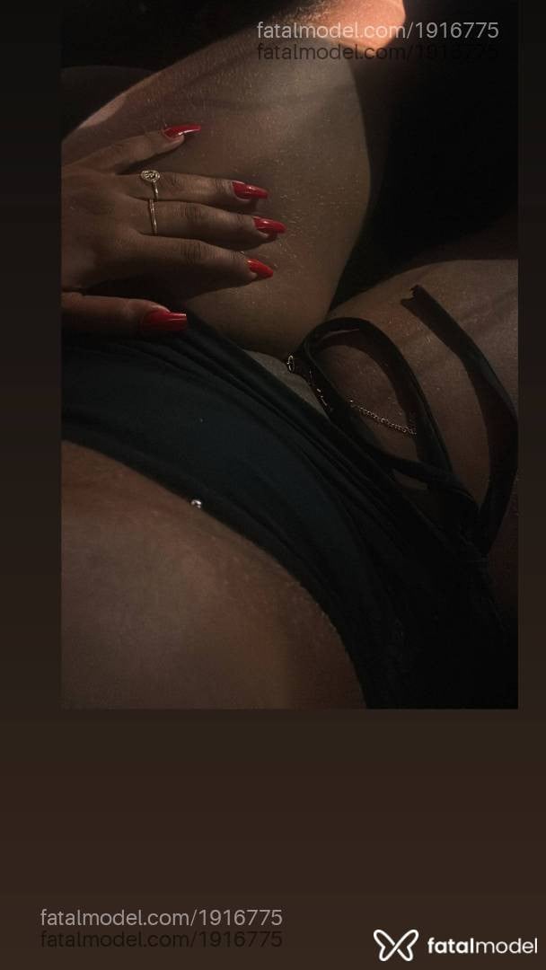 Acompanhante mulher morena (o) de olhos pretos - Miia Lisboa