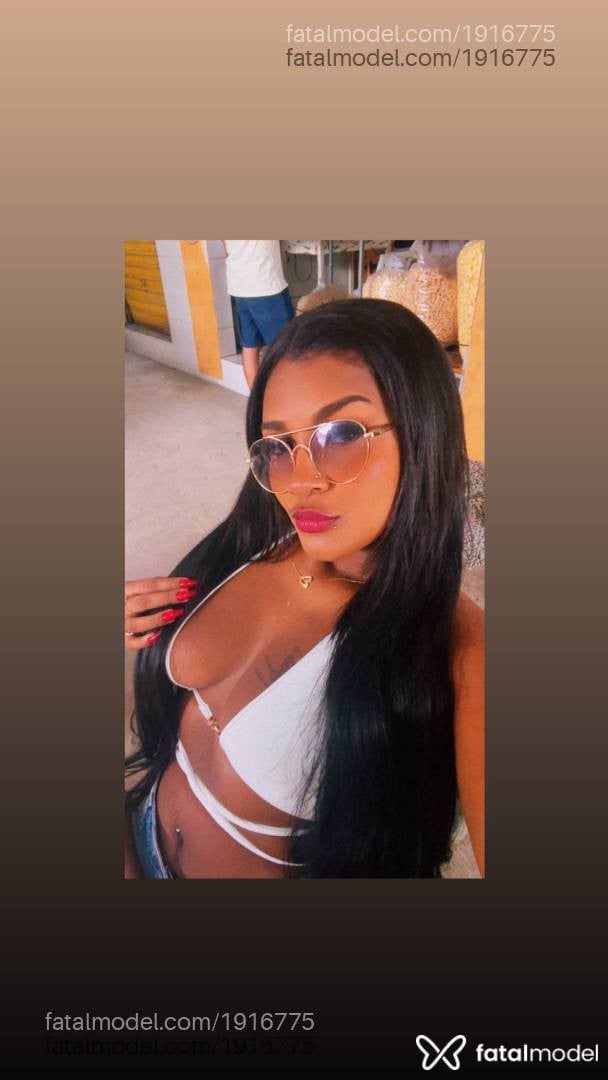 Acompanhante mulher morena (o) de olhos pretos - Miia Lisboa