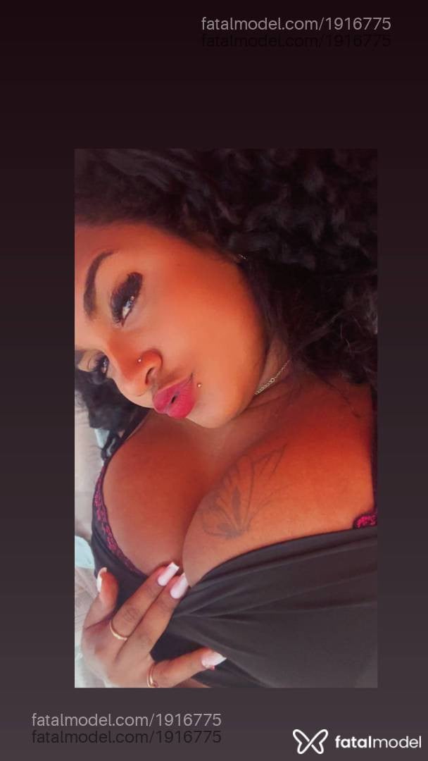 Acompanhante mulher morena (o) de olhos pretos - Miia Lisboa
