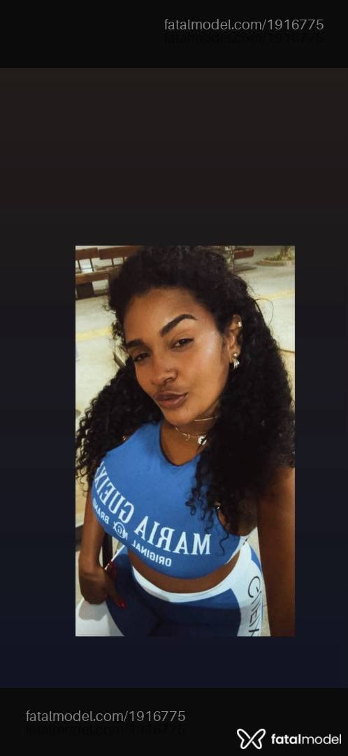 Acompanhante mulher morena (o) de olhos pretos - Miia Lisboa